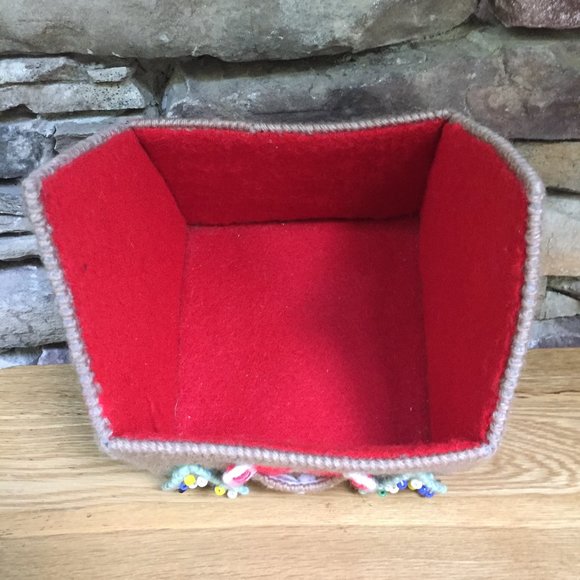 Yarn Christmas House Hand Crafted Card Keeper Box - Picture 9 of 10